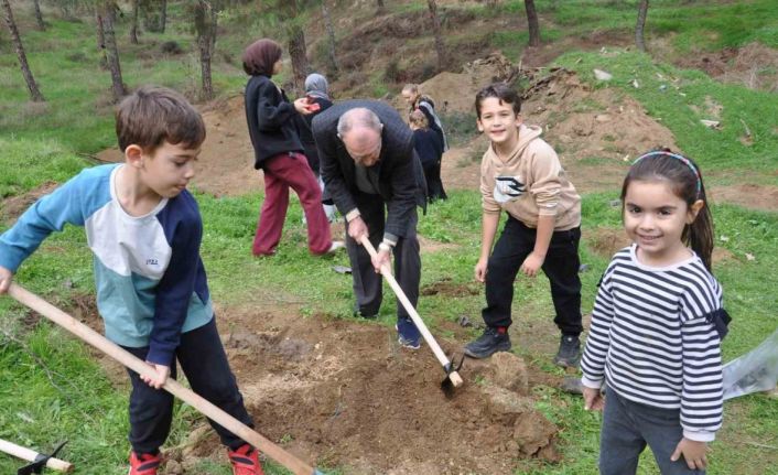 Milli Ağaçlandırma Günü’nde Salihli’de 600 fidan toprakla buluştu