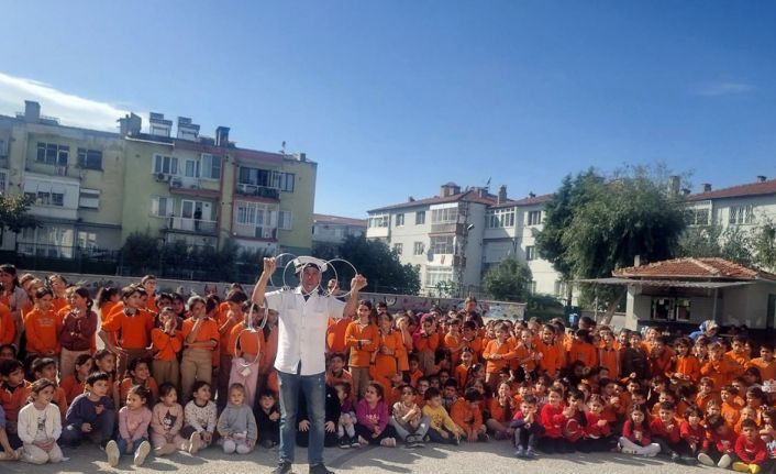 Miniklere kahkaha ve kültür şöleni