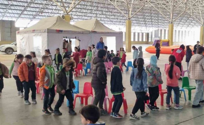 Mobil Çocuk Dostu Alan Tırı, Emek Mahallesi’nde kuruldu