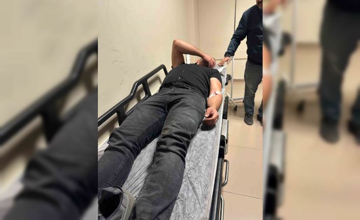 Motosiklet devrildi: 2 yaralı