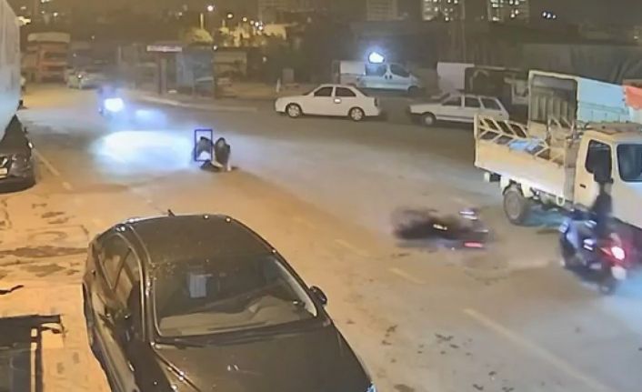 Motosiklet ile akrobatik hareketler yapıp kaza yapınca motosikleti bırakıp kaçtılar