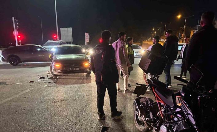Motosiklet ile otomobil çarpıştı: 1 yaralı