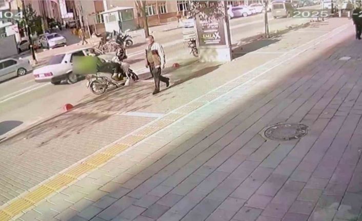 Motosiklet sürücüsünün dikkatsizliği kazaya neden oldu: 2 kişi yaralandı