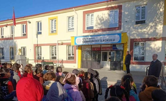 Müdür Hasan Kilitci: "Bayrak törenleri, milli değerlerimizle bağımızı güçlendiren özel anlardır"