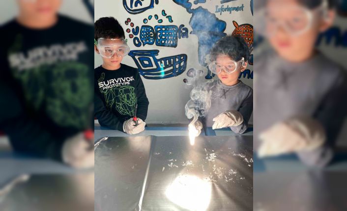 Muğla Gençlik Merkezi Fen Bilimleri Atölyesi’nde çocuklar eğlenerek öğreniyor