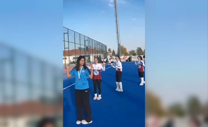 Muğla’nın şampiyon kızlarından Konya’da efsane kutlama şampiyonluk Zeybek ile taçlandı