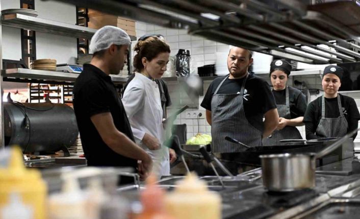 Muratpaşa’da 50 işletmeye Gold Town hijyen bilgilendirmesi yapıldı