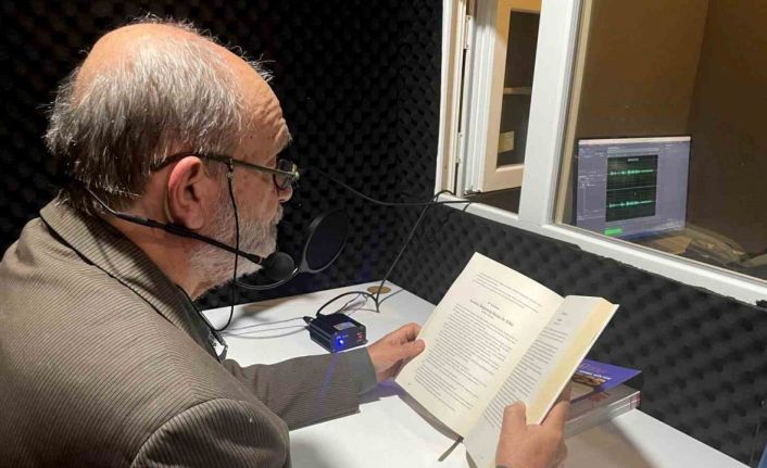 Muratpaşa’da yazar ve şairler gönüllü okuyucu oldu