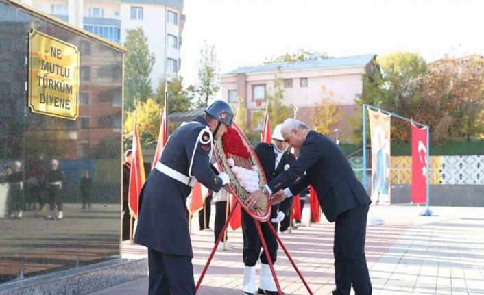 Muş’ta 10 Kasım töreninde dikkat çeken detay