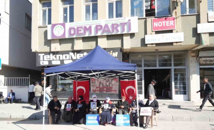 Muş’ta annelerin evlat nöbeti devam ediyor