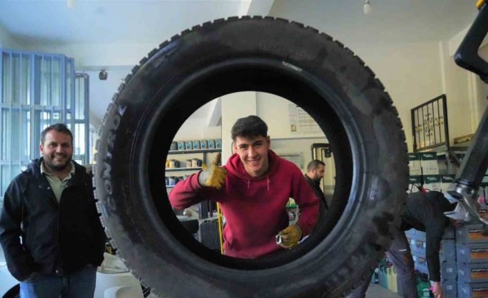 Muş’ta lastikçilerde kış lastiği yoğunluğu başladı