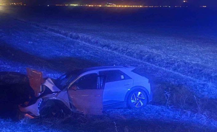 Muş’ta otomobil yola çıkan ineğe çarptı