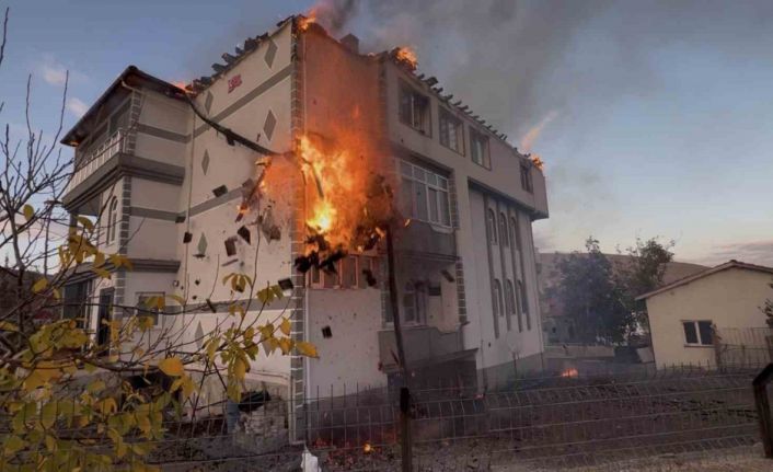 Müstakil evde çıkan yangın paniğe neden oldu
