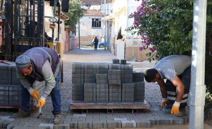 Nazilli Belediyesi Çapahasan’da yolları yeniliyor
