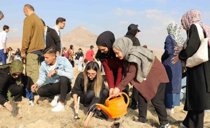 NEÜ’de Milli Ağaçlandırma Günü’nde fidanlar toprakla buluştu