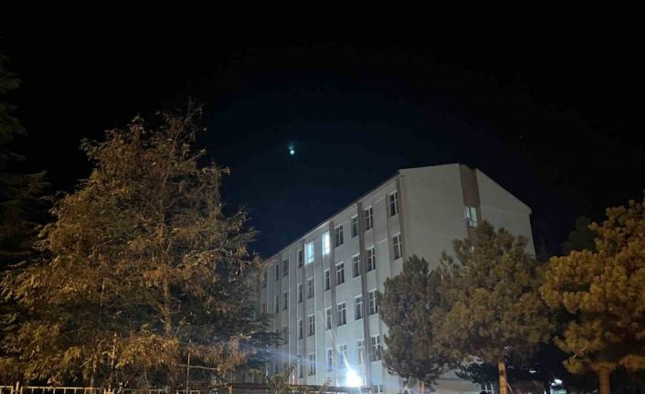 Niğde’de 6 öğrenci yedikleri pastadan sonra hastanelik oldu