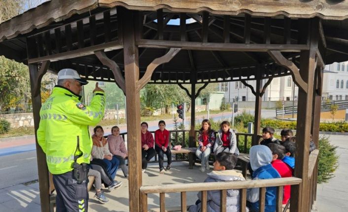 Niğde’de öğrencilere teorik ve uygulamalı trafik eğitimi