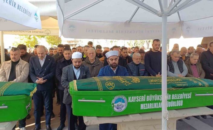 Oğlu tarafından öldürülen adam toprağa verildi