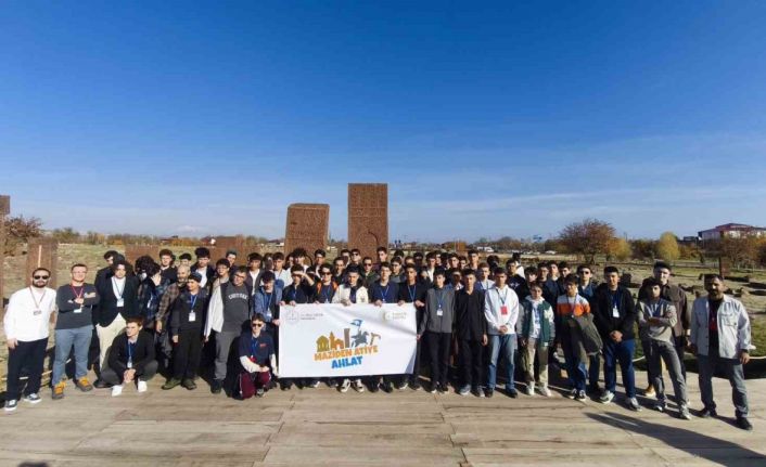 Öğrenciler "Maziden Atiye Ahlat" programıyla tarih yolculuğuna çıkıyor