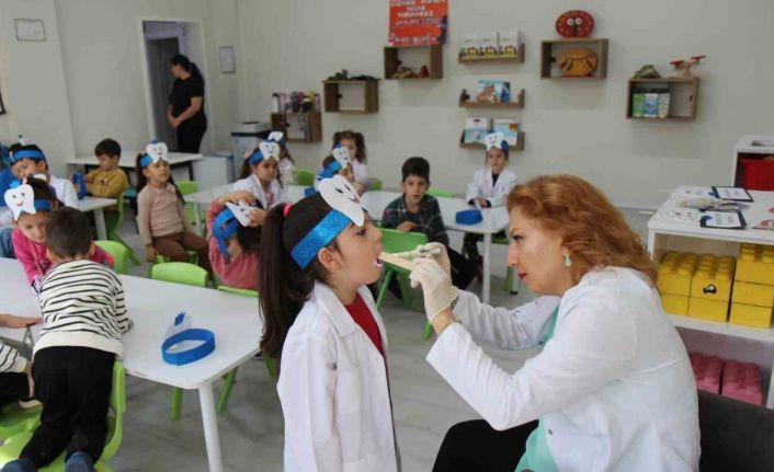 Öğrencilere ağız ve diş sağlığı eğitimi verildi