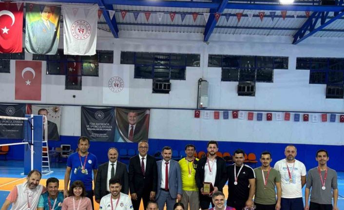 Öğretmenler dostluk maçı yaptı