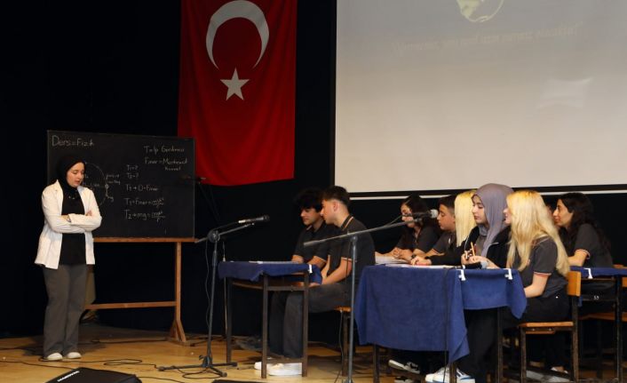 Öğretmenler gününde öğrencilerin sergilediği performanslar göz doldurdu