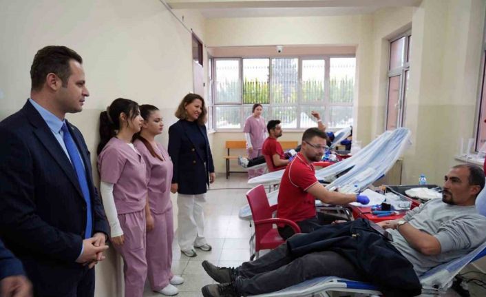 Öğretmenler kan bağışında bulundu