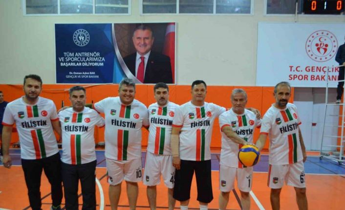 Öğretmenlerin nefes kesen voleybol turnuvası tamamlandı