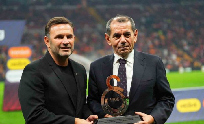 Okan Buruk’a 100. galibiyet plaketi verildi