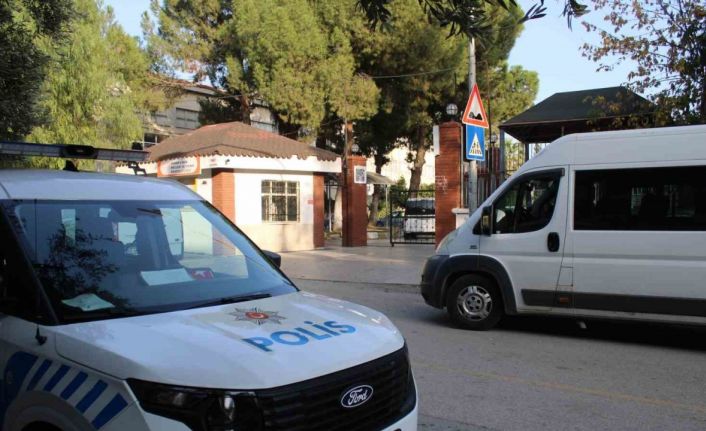 Okul önündeki tartışma kanlı bitti: 2 öğrenci bıçakla yaralandı