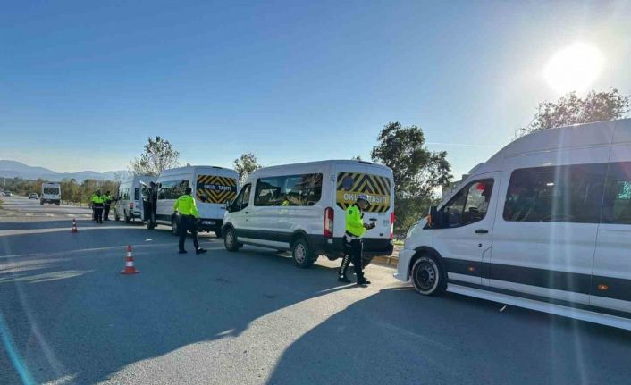 Okul servislerine kış lastiği denetimi