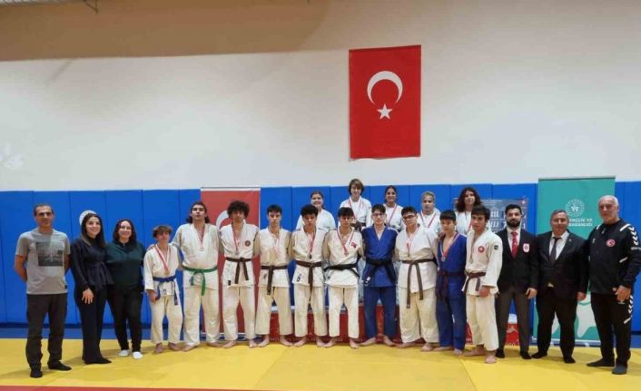 Okul sporları gençler judo il birinciliği nefesleri kesti