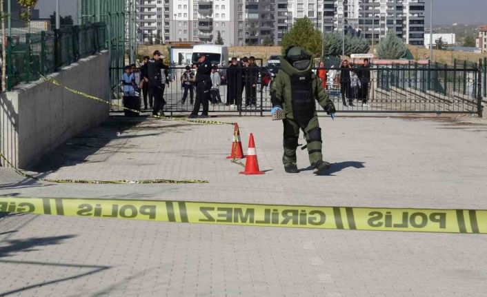 Okul yerleşkesindeki havai fişek rampası paniğe neden oldu