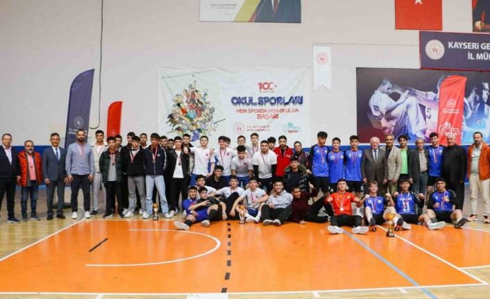 Okullu Gençler Hentbol Müsabakaları tamamlandı