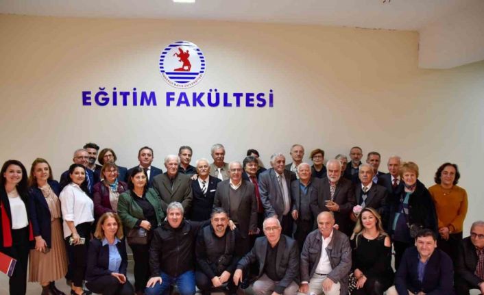 OMÜ Eğitim Fakültesi, Öğretmenler Günü’nü emekli hocalarıyla kutladı