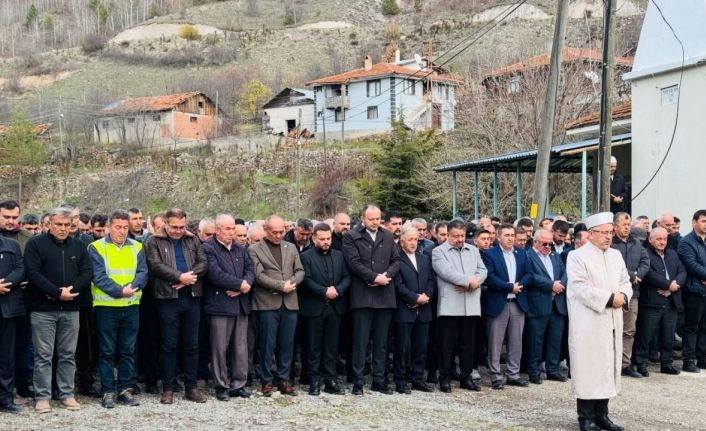 Onlarca kişinin mezar yeri taşınmıştı, gıyabi cenaze namazı kılındı