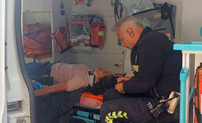 Önündeki araca çarpmamak için fren yapan motosikletli yaralandı