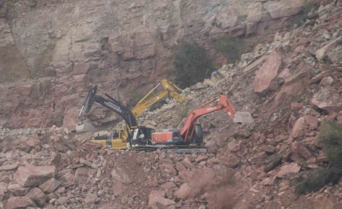 Ordu’da göçük altında kalan kamyon şoförünün cenazesine ulaşıldı