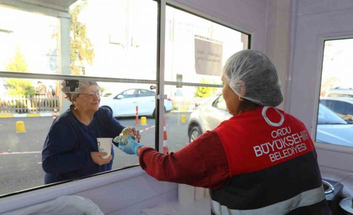 Ordu’da hastaneye gelen vatandaşlara çorba ikramı