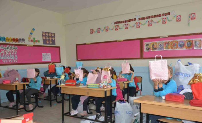 Ordu’da ilkokul öğrencilerinin hediyeleşme mutluluğu
