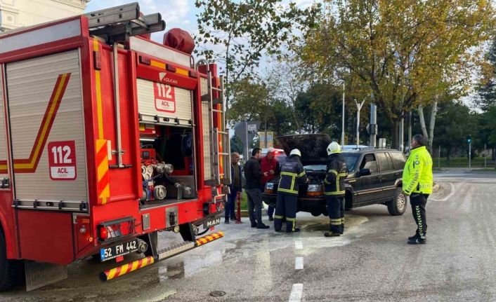 Ordu’da seyir halindeki otomobil alev aldı