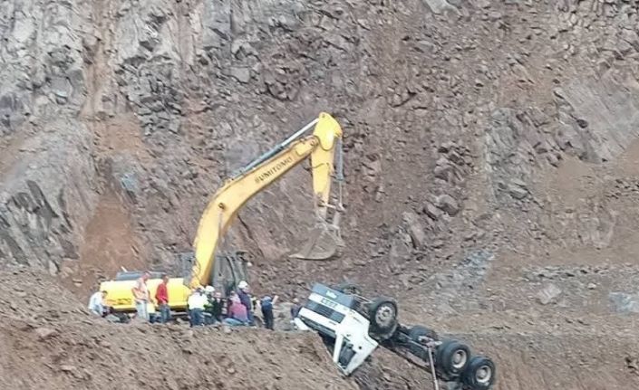 Ordu’da taş ocağında kamyon devrildi, sürücü hayatını kaybetti