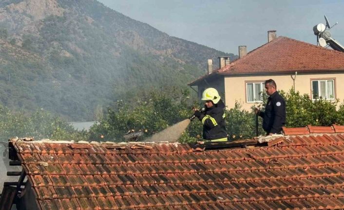 Ortaca’da ev ve ahır yangını