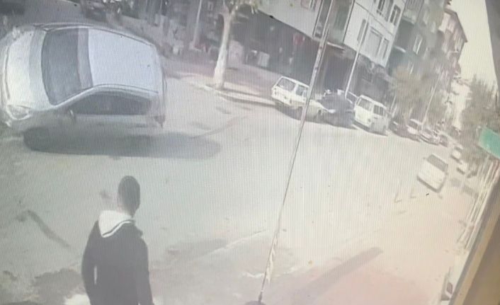 Ortalığın savaş alanına döndüğü kaza kamerada: 1 yaralı