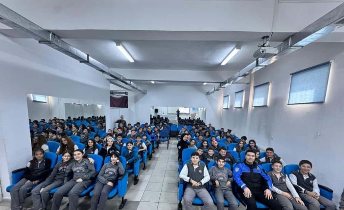 Ortaokul öğrencilerine polislerden eğitim