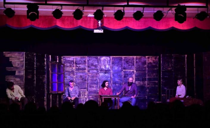 Osmangazi Belediyesi, ‘Duvarların Ötesi’ni sanatseverlerle buluşturdu