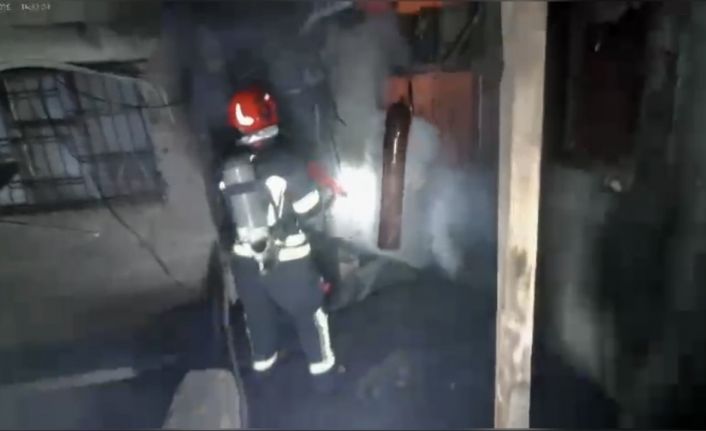 Osmaniye’de iki katlı ahşap binadaki yangın söndürüldü