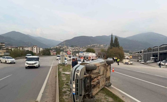 Osmaniye’de kontrolden çıkan otomobil takla attı: 2 yaralı
