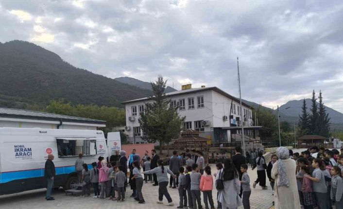 Osmaniye’de öğrencilere sıcak çorba ikramı