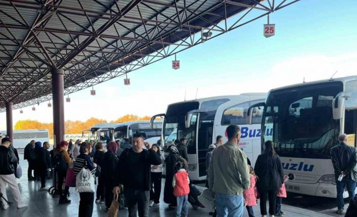 Otogarda ’ara tatil’ yoğunluğu